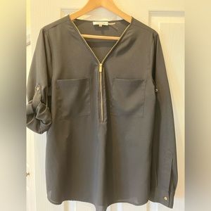 CALVIN KLEIN Black top women longsleeve with gold zipper. Size M